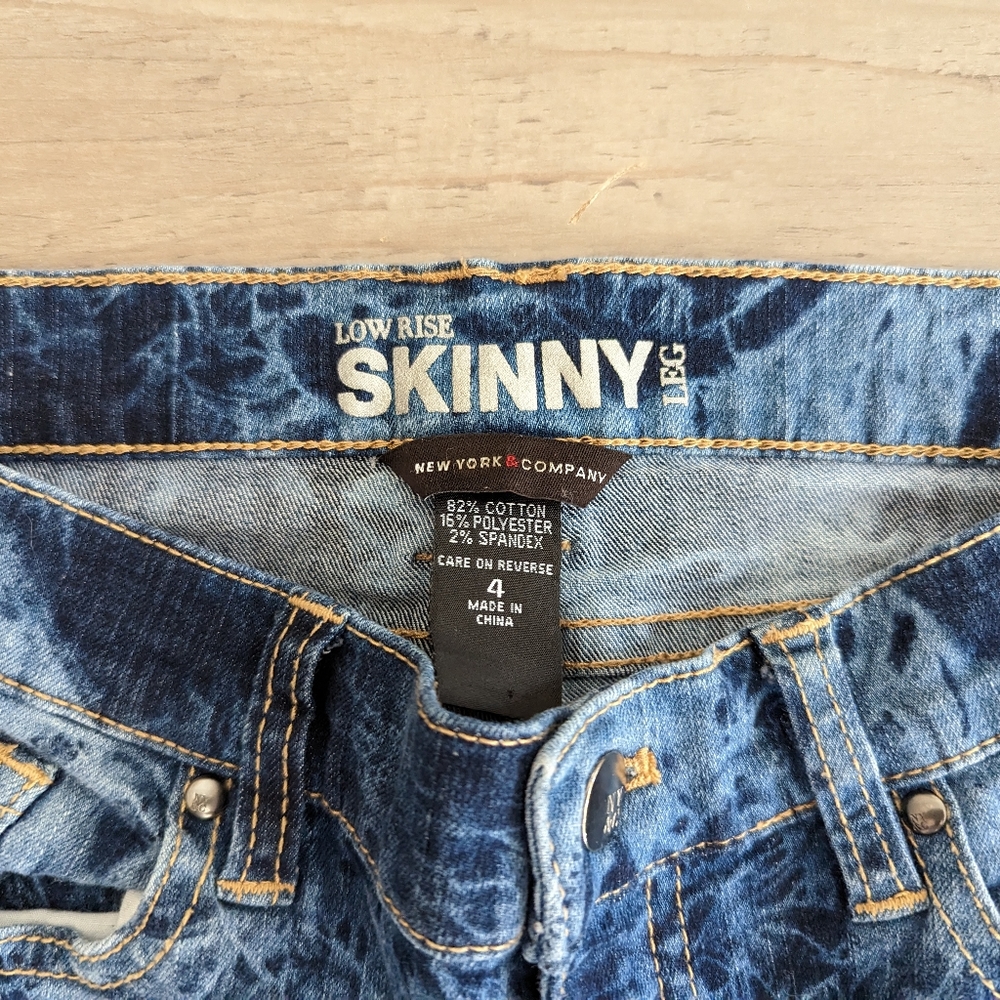 New York and Company Blue Tie Dye Low Rise Skinny Leg Jeans - Size 4 - Picture 7 of 7